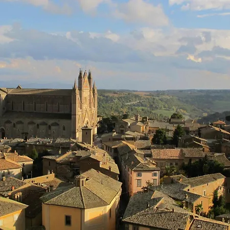 Porta Vivaria Orvieto- Private Parking-3